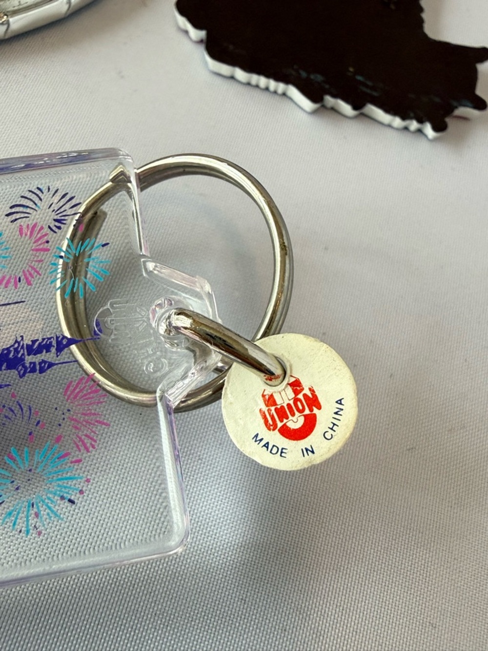Vintage Disneyland 1991 Commemorative Pin Button, Magnet & Keychain Lot Disney - Picture 6 of 11